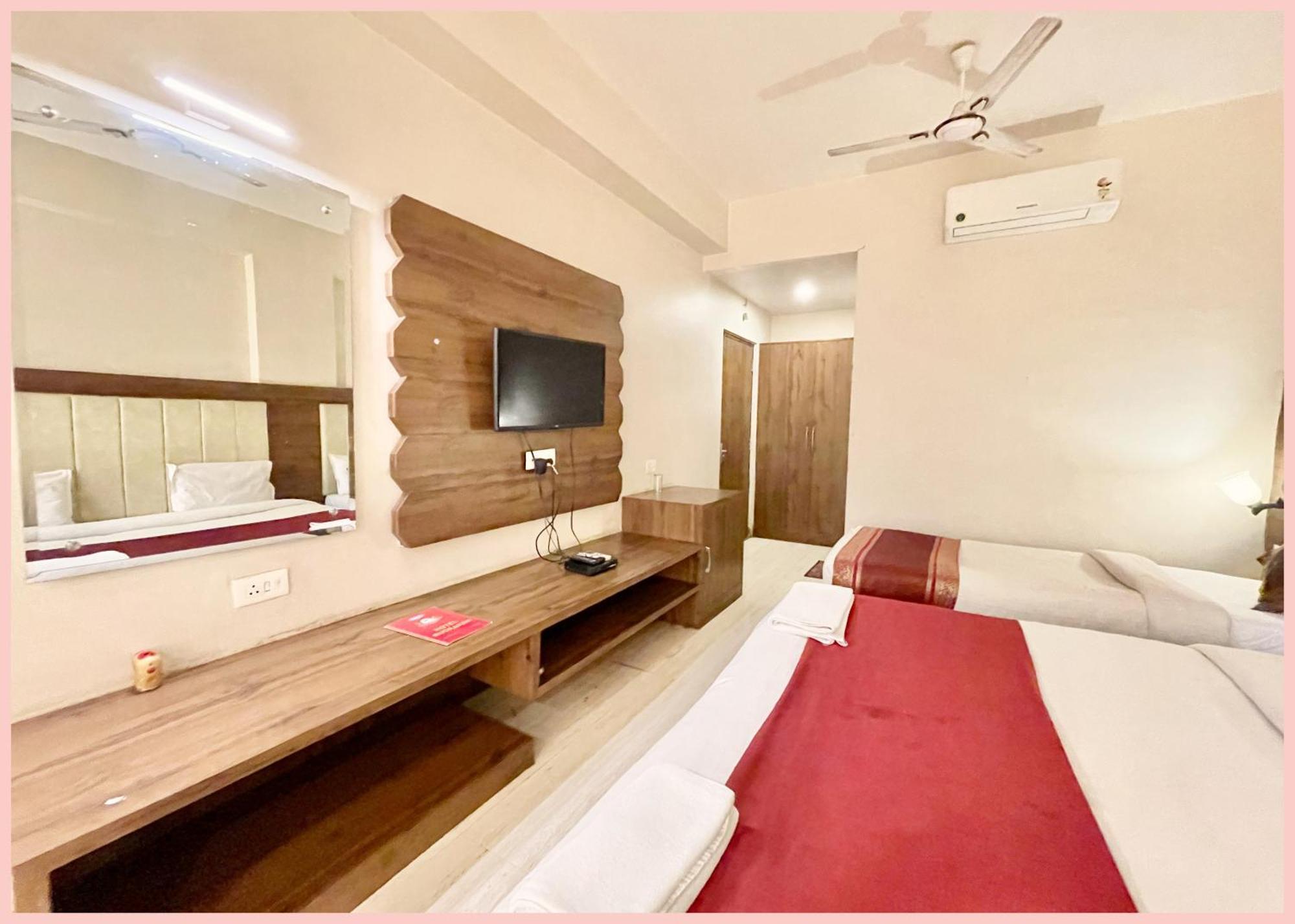 Hotel Rudraksh ! Villa Near Kashi Vishwanath Temple - Restaurant & Lift Facilities - Fully Air Conditioned Suite Room - Best Hotel In Varanasi — Photos 1