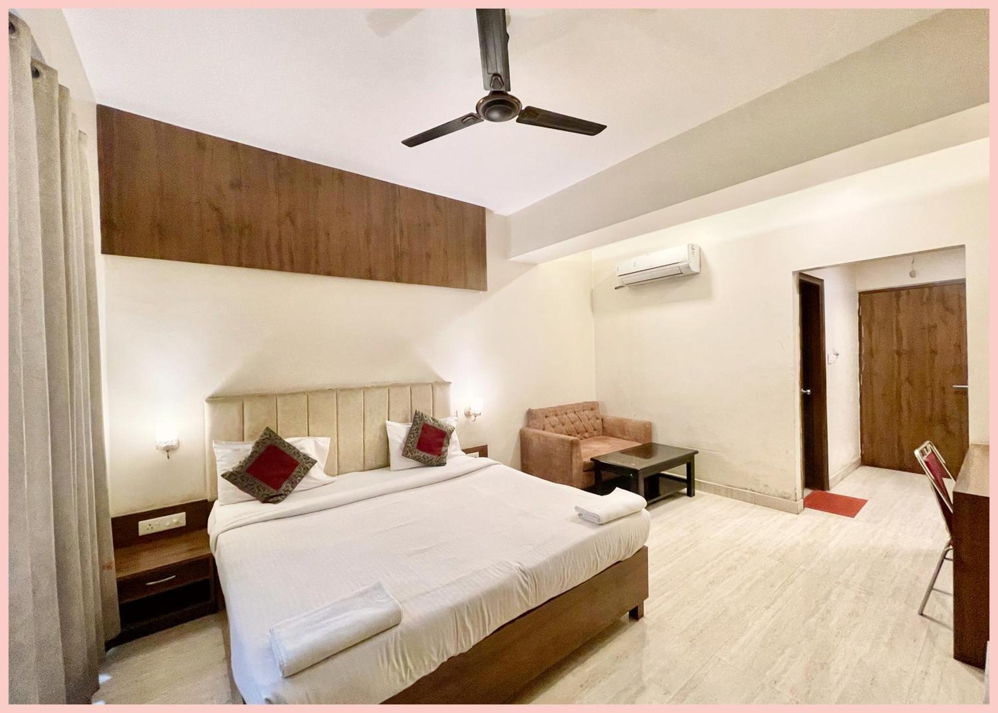 Hotel Rudraksh ! Villa Near Kashi Vishwanath Temple - Restaurant & Lift Facilities - Fully Air Conditioned Suite Room - Best Hotel In Varanasi — Photos 3